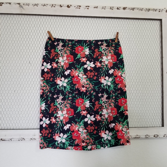 Talbots Dresses & Skirts - Talbots Floral Midi Pencil Zipper Women Skirt